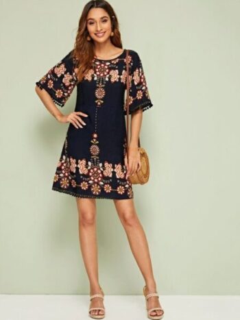 Vestido azul marino con estampado floral naranja