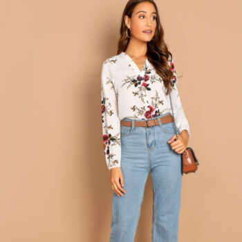 Blusa hueso cuello V flores