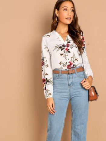 Blusa hueso cuello V flores