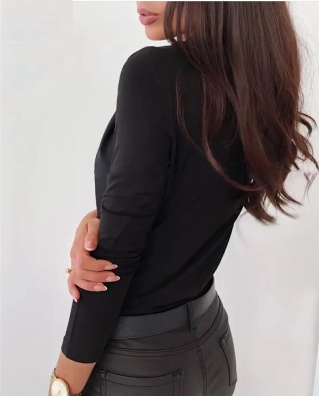 Blusa negra cuello V cruzada - Imagen 3