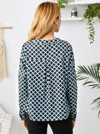 Blusa de rombos negros y puntos celestes - Imagen 3