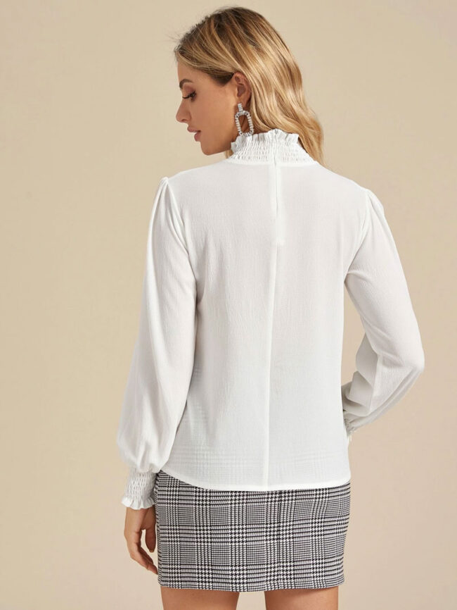 Blusa blanca cuello alto - Imagen 3