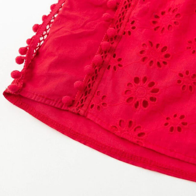 Blusa roja de encaje y pompones - Imagen 6