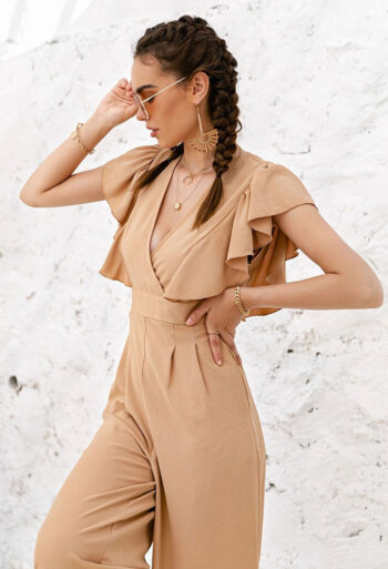 Enterizo beige acampanado y flecos en hombro
