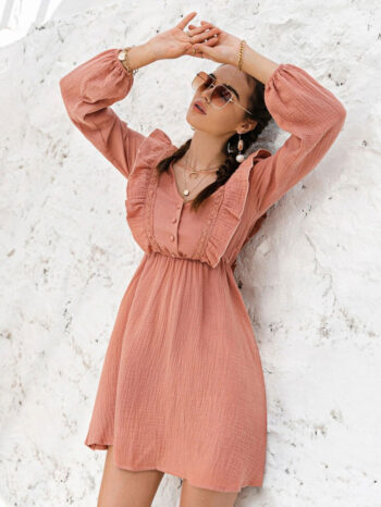 Vestido palo rosa con cuello en V con volantes - Imagen 5