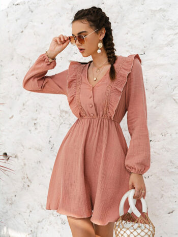 Vestido palo rosa con cuello en V con volantes
