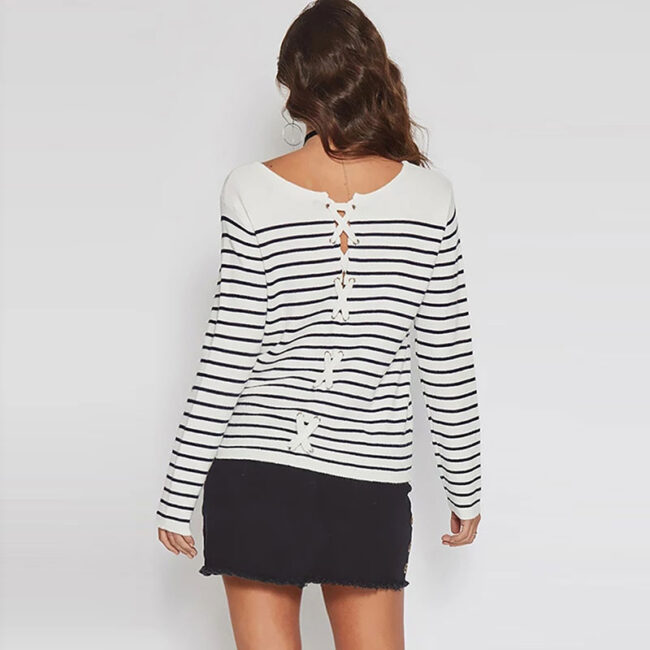 Sweater rayas negras abertura en espalda - Imagen 2
