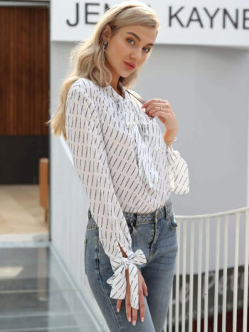 Blusa blanca con lazo elegante - Imagen 2
