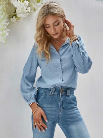 Blusa azul con volantes y lunares