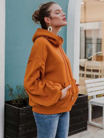 Polera naranja con capucha y cordón - Imagen 5