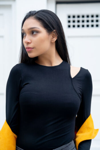 Camiseta de hombros con abertura - Imagen 3