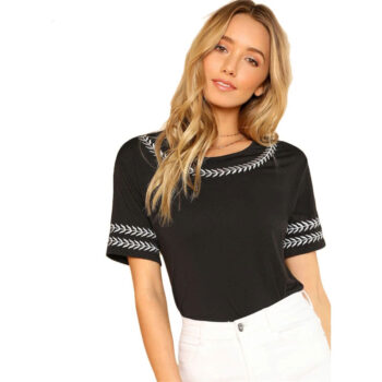 Top negro detalles blancos