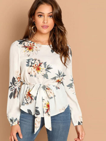 Blusa hueso floreada cuello redondo con cinturón