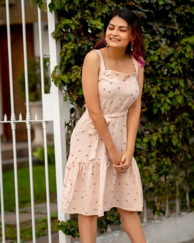Vestido rosa cuello cuadrado - Imagen 3