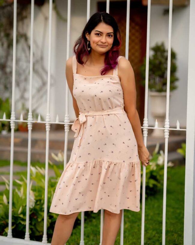 Vestido rosa cuello cuadrado - Imagen 2