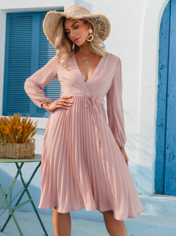 Vestido cruzado con falda plisada