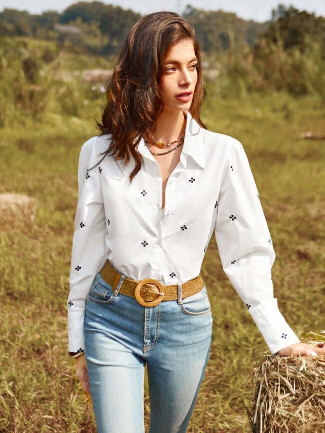 Blusa blanca con bordado negro - Imagen 2