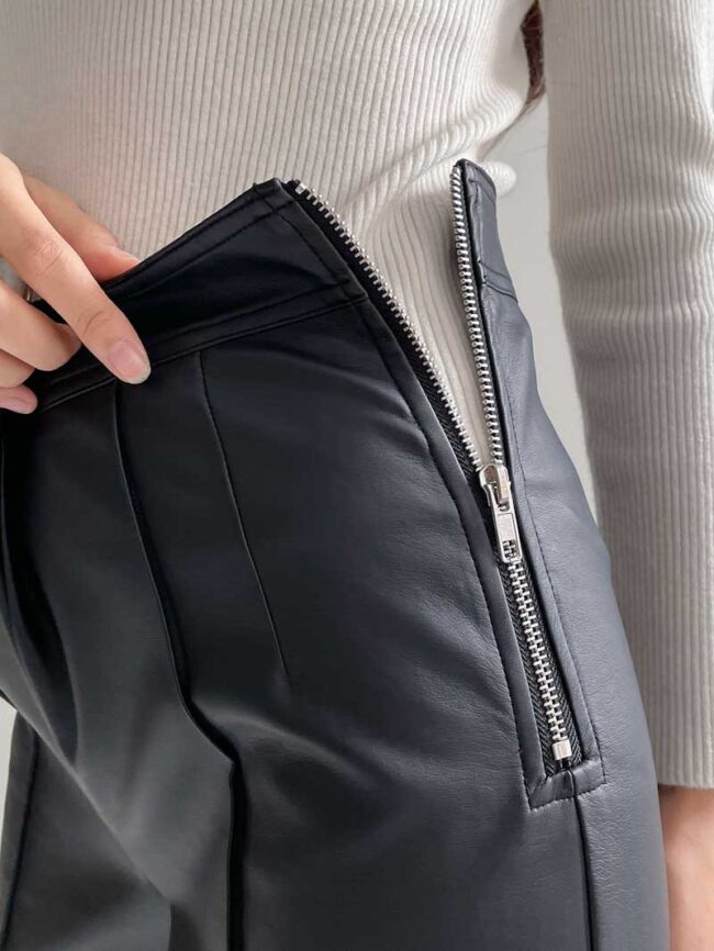 Pantalón de cuerina recto - Imagen 7