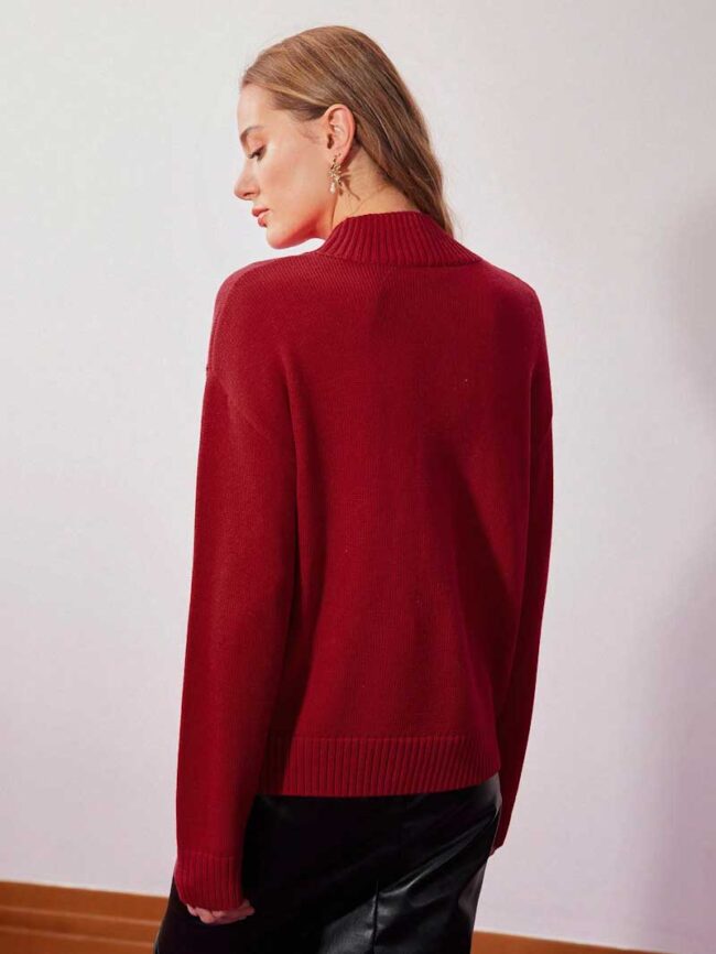 Jersey rojo con detalles en el pecho - Imagen 5