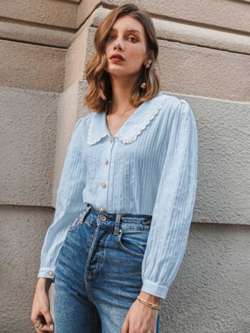 Blusa celeste con textura y bordado - Imagen 2