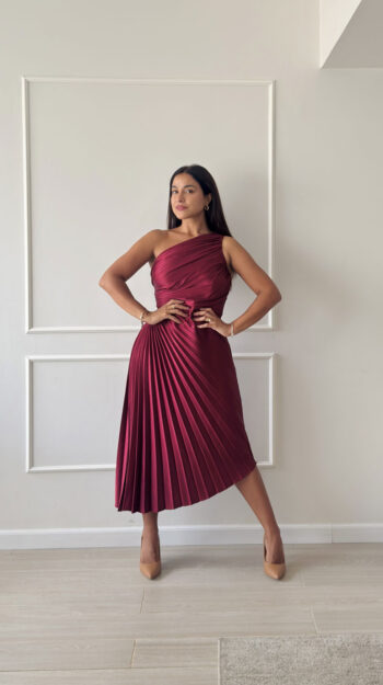 Vestido plisado Serena borgoña